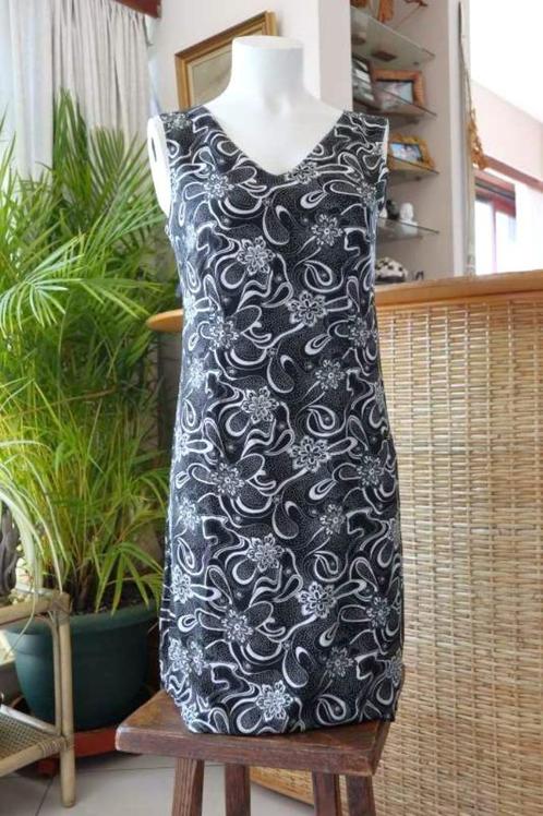 creatief uniek leuk zwart witte jurk, Kleding | Dames, Jurken, Zo goed als nieuw, Maat 38/40 (M), Zwart, Onder de knie, Ophalen of Verzenden