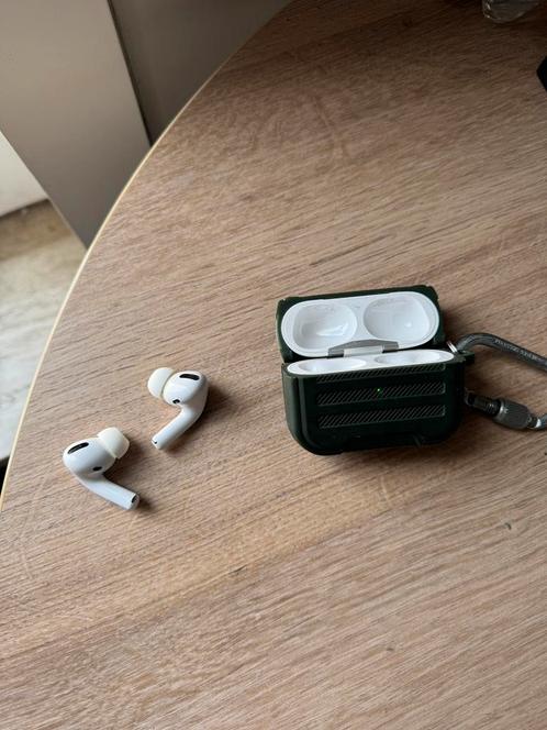 AirPods Pro boîtier de charge MagSafe, Télécoms, Téléphonie mobile | Écouteurs, Comme neuf, Bluetooth