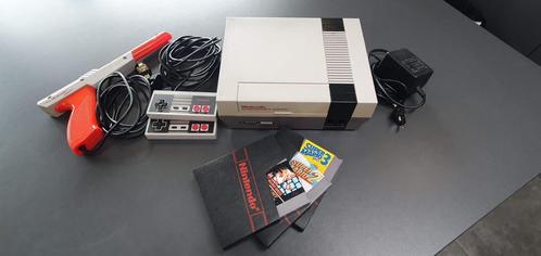 Nintendo NES + accessoires, Games en Spelcomputers, Spelcomputers | Nintendo NES, Gebruikt, Met 2 controllers, Met games, Met zapper/pistool