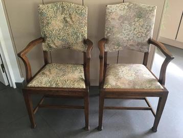 2 belles chaises anciennes en parfait état