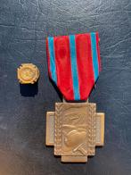 Medaille 31 Type 1 + insigne, Verzamelen, Ophalen of Verzenden