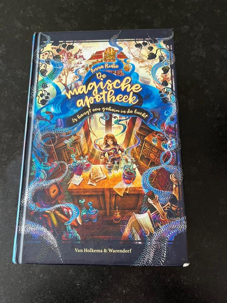 Anna Ruhe - Er hangt een geheim in de lucht, Boeken, Kinderboeken | Jeugd | 10 tot 12 jaar, Ophalen of Verzenden