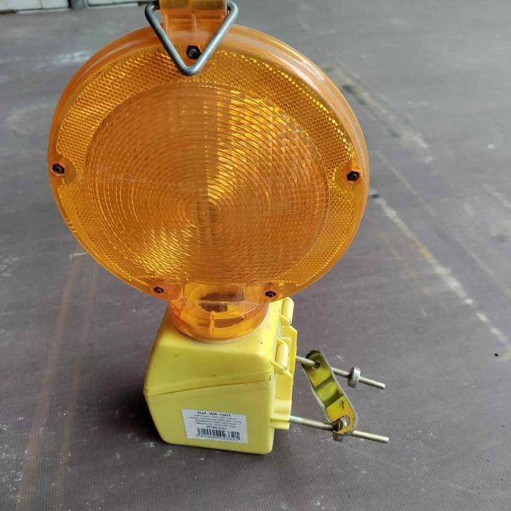 Signalisatie lampen / daglichten, Doe-het-zelf en Bouw, Bouwverlichting, Zo goed als nieuw, Lamp met armatuur, Minder dan 50 watt