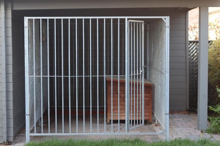 Hond; buitenren, Dieren en Toebehoren, Hondenhokken, Zo goed als nieuw, Hondenkennel, 100 cm of meer, 110 cm of meer, Ophalen