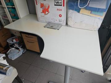Hoekbureau Gratis  beschikbaar voor biedingen