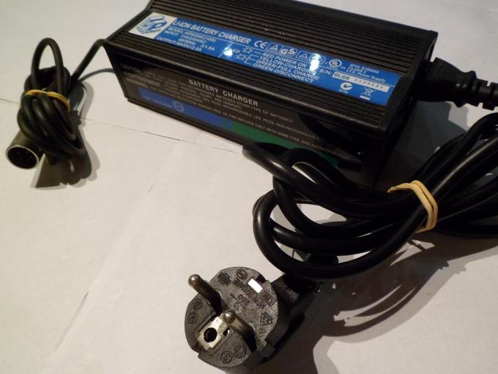 High Power Li-Ion Batterijlader 5-Pin XLR, 36VDC, 8204C(10S), Fietsen en Brommers, Elektrische fietsen, Zo goed als nieuw, Overige merken