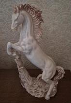 Standbeeld steigerend paard in Albast, Ophalen