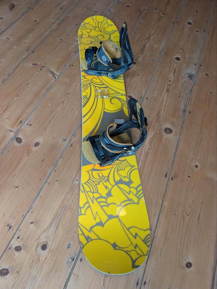 Snowboard Jeenyus Rental 161cm, Sport en Fitness, Snowboarden, Board, Ophalen