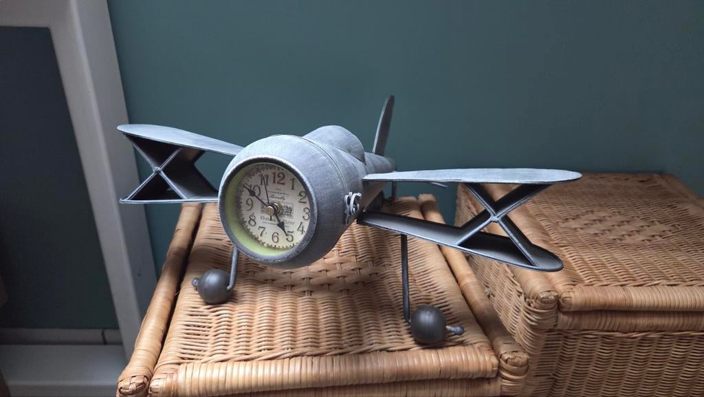 Metalen vliegtuig met klok, Ophalen of Verzenden