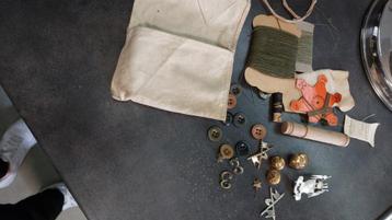 Armée Belge trousse de couture + boutons et écusson, Enlèvement ou Envoi