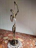 Afrikaans bronzen beeld op houten sokkel, Ophalen