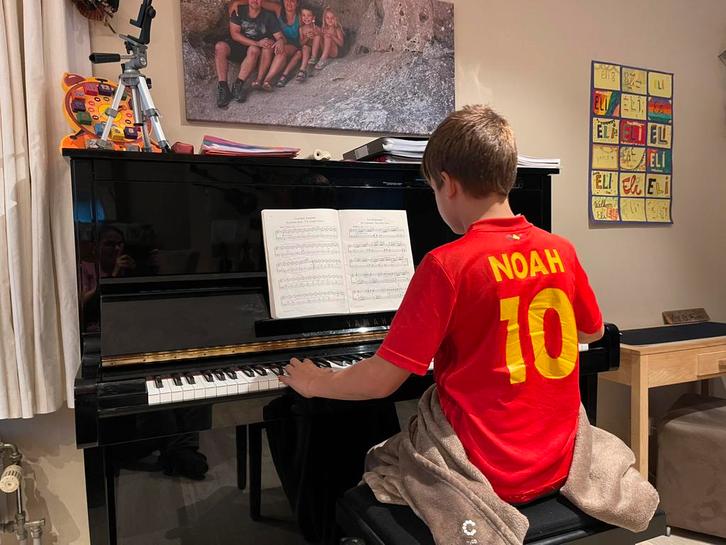 Yamaha akoestische kwaliteitspiano te huur, Muziek en Instrumenten, Piano's, Zo goed als nieuw, Piano, Ophalen