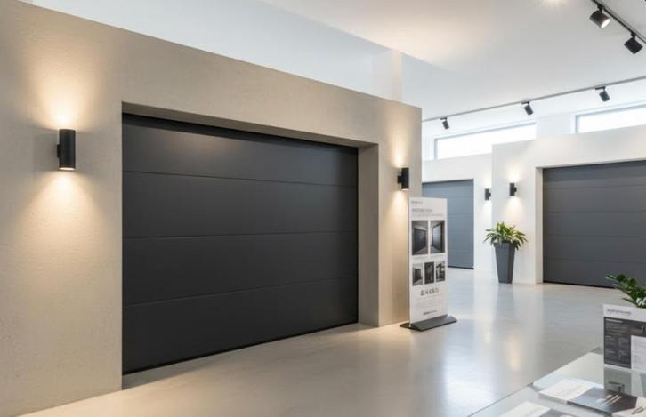 sectionale garagepoort automatisch grijs showroommodel, Bricolage & Construction, Fenêtres & Moustiquaires, Comme neuf, Autres types