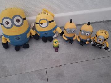 Minion-lot (knuffel, boek, figuur) beschikbaar voor biedingen