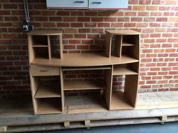 Bureau in zeer goede staat beschikbaar voor biedingen