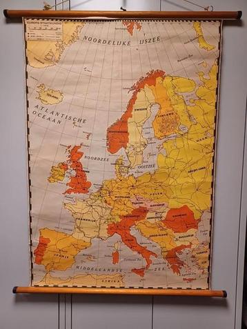 Antieke schoolkaart Europa staatkundig  beschikbaar voor biedingen