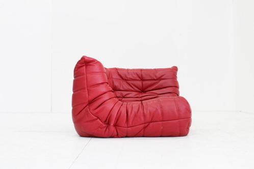 Togo hoek fauteuil rood leer Ligne Roset Michel Ducaroy, Antiek en Kunst, Antiek | Meubels | Stoelen en Sofa's, Ophalen