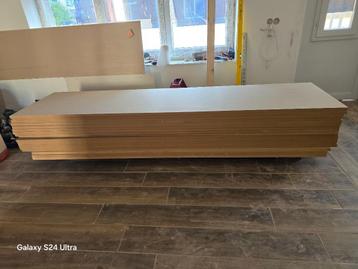 Panneaux mdf 280x72x2,5 neufs beschikbaar voor biedingen