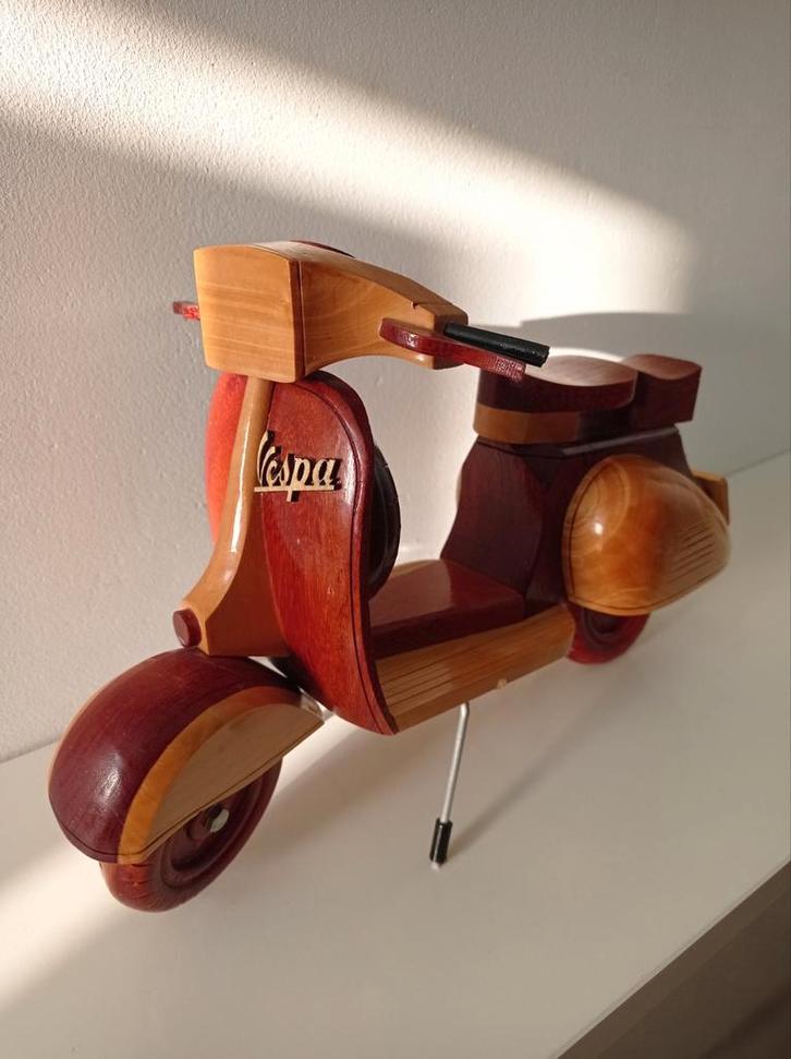 Houten bromfiets Vespa, Antiek en Kunst, Kunst | Designobjecten, Ophalen of Verzenden