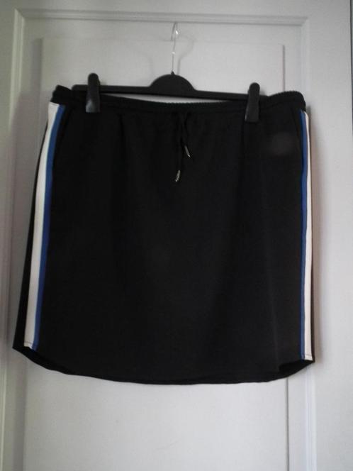 jupe de coloris noir pour femme. Taille élastique 48/50, Vêtements | Femmes, Jupes, Comme neuf, Taille 46/48 (XL) ou plus grande