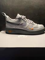 Nike Air Force 1 '07 'Wolf Grey Kumquat' - Maat 41 -Z.g.a.n., Kleding | Heren, Schoenen, Overige kleuren, Ophalen of Verzenden