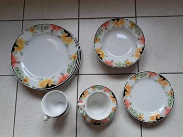 Mooi servies voor 4 personen, nieuw beschikbaar voor biedingen