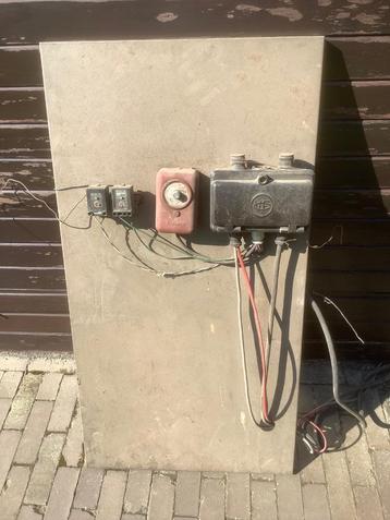 oude electriciteitskast beschikbaar voor biedingen