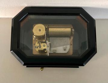 Musicbox beschikbaar voor biedingen