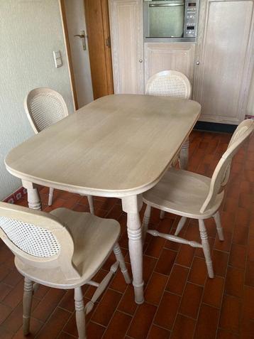 licht eiken eettafel met 4 bijpassende stoelen beschikbaar voor biedingen