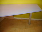 Tafel in frisse lavendelkleur. Modern. Lengte 160 cm., Overige vormen, 50 tot 100 cm, 150 tot 200 cm, Modern