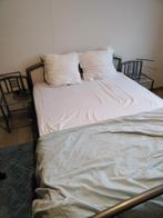 Lit en métal avec tables de chevet et matelas, Maison & Meubles, Chambre à coucher | Lits, Gris, Comme neuf, Enlèvement, 120 cm