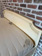Romantisch vintage bed + matras, Huis en Inrichting, Slaapkamer | Bedden, Ophalen
