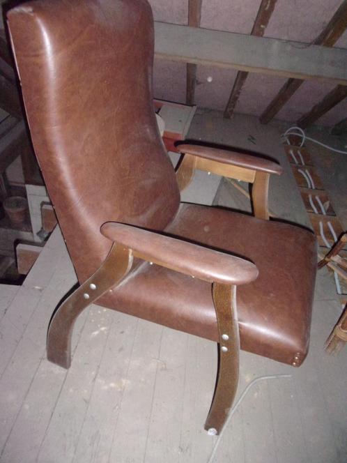 oude leren fauteuil URGENT DRINGEND, Antiek en Kunst, Curiosa en Brocante, Ophalen