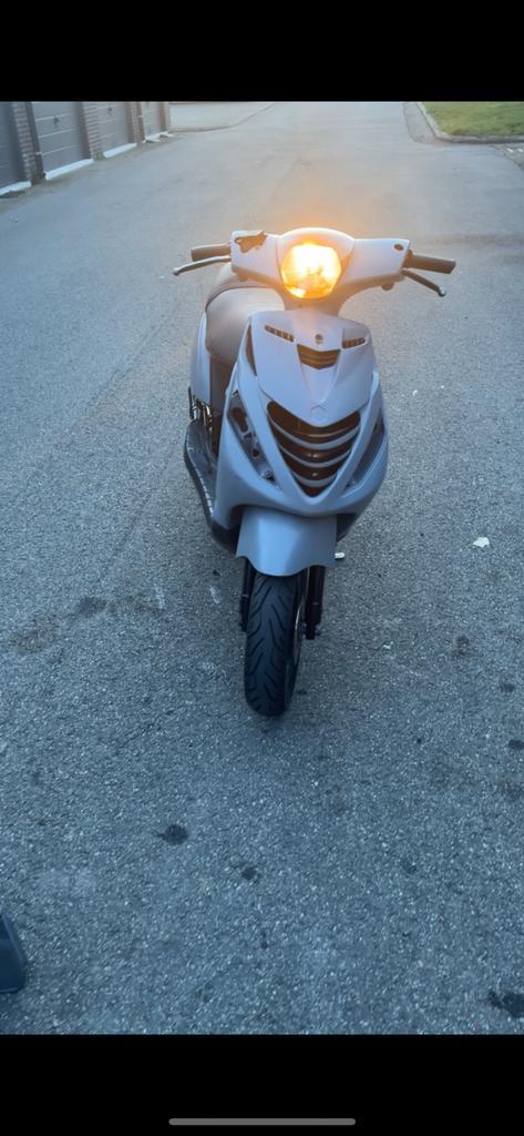 Zip 70cc a klasse, Vélos & Vélomoteurs, Scooters | Piaggio, Comme neuf, Zip, Enlèvement