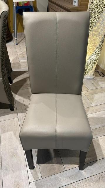 Stoelen beschikbaar voor biedingen