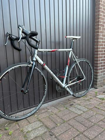 Koersfiets Trek beschikbaar voor biedingen