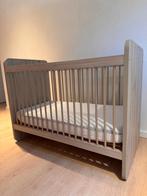 Baby/meegroeibed en commode., Kinderen en Baby's, Kinderkamer | Complete kinderkamers, Ophalen, Zo goed als nieuw