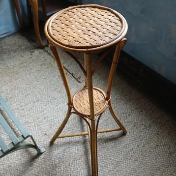 Kleine tafel  beschikbaar voor biedingen