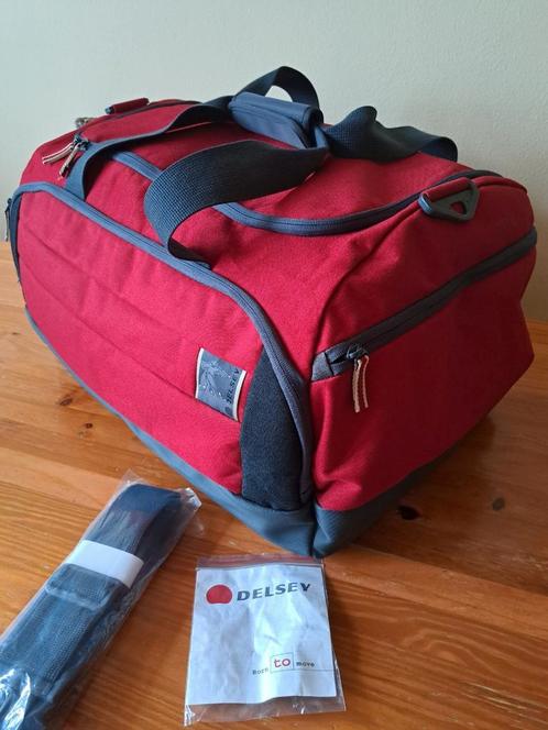 Delsey - Grote reistas/sporttas, Handtassen en Accessoires, Tassen | Reistassen en Weekendtassen, Zo goed als nieuw, Rood, 40 tot 60 cm