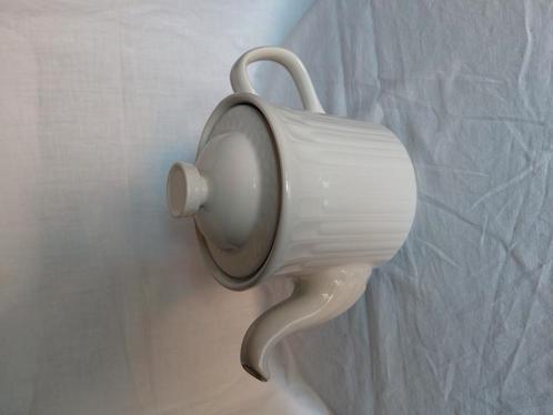Theepot met acanthuscrème, Antiek en Kunst, Antiek | Email, Ophalen of Verzenden