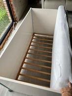 Wit Babybed met lattenbodem, donsdeken en kleerkast ., Kinderen en Baby's, Ophalen, Gebruikt, Lattenbodem