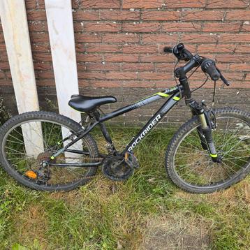 Kinder fiets met werk aan beschikbaar voor biedingen