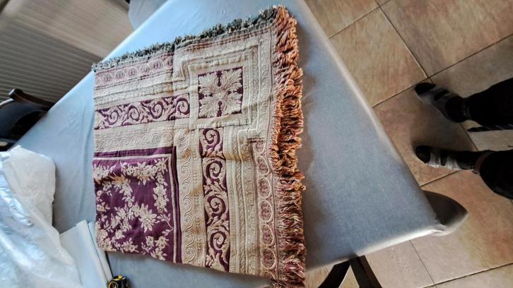 mooi zwaarder tafellaken met 4 bijhorende kussens, Huis en Inrichting, Woonaccessoires | Kussens, Zo goed als nieuw, Rood, Ophalen of Verzenden