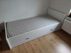 Eenpersoons bed met onder het bed een schuif voor logeerbed, Huis en Inrichting, Slaapkamer | Bedden, Ophalen, 100 cm, Eenpersoons