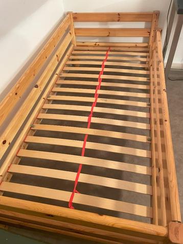Bed + lattenbodem + matras beschikbaar voor biedingen