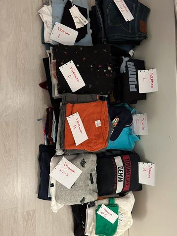 Heel wat kleding beschikbaar voor biedingen