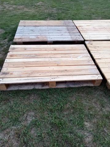 Dichte palletten, gesloten palletten  beschikbaar voor biedingen