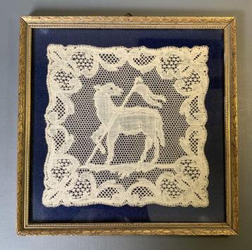 Antiek  Agnus Dei Kantwerk dentelle de Paris  beschikbaar voor biedingen