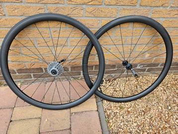 Carbonwielen 11 speed zgan beschikbaar voor biedingen