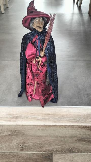 Sorcière halloween  beschikbaar voor biedingen